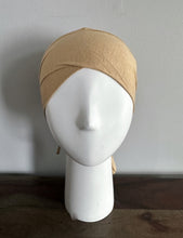 Load image into Gallery viewer, ربطة عنق أمامية متقاطعة من الخلف أسفل القبعات - ذهبي باهت